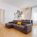 Micol's Place, Bright 2 Rooms, 2 Toilets, Near Metro, 80 Mq Rom