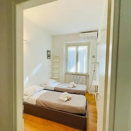 Apartment Micol'S Place, Bright Apt 2 Rooms, 2 Toilets, Near Metro, 80 Mq Rom