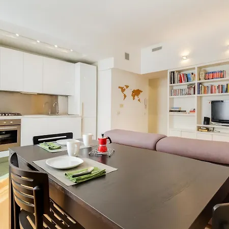 Lejlighed Micol's Place, Bright 2 Rooms, 2 Toilets, Near Metro, 80 Mq *