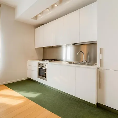 Micol's Place, Bright 2 Rooms, 2 Toilets, Near Metro, 80 Mq Lejlighed Rom