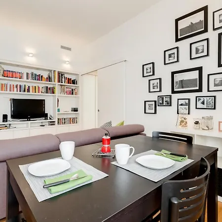 Lejlighed Micol's Place, Bright 2 Rooms, 2 Toilets, Near Metro, 80 Mq Rom