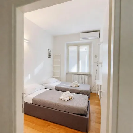 Micol's Place, Bright 2 Rooms, 2 Toilets, Near Metro, 80 Mq Appartement