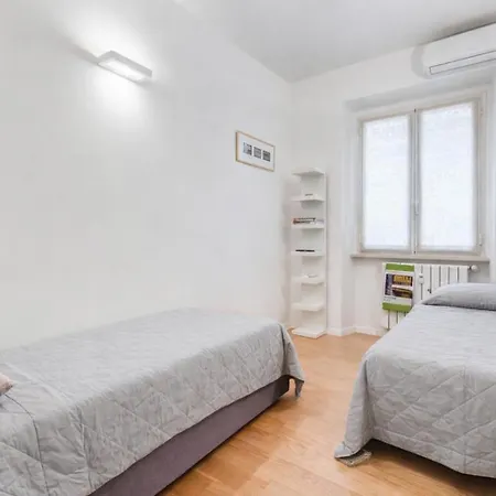 Micol's Place, Bright 2 Rooms, 2 Toilets, Near Metro, 80 Mq