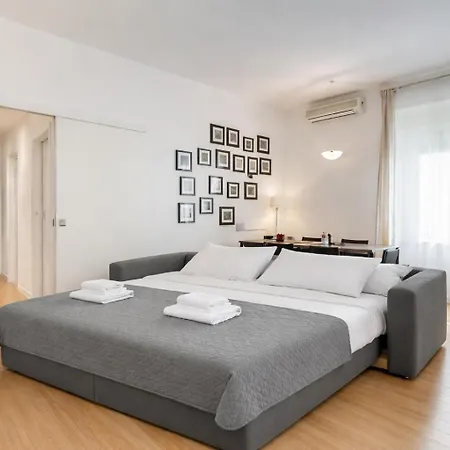 Διαμέρισμα Micol's Place, Bright 2 Rooms, 2 Toilets, Near Metro, 80 Mq *