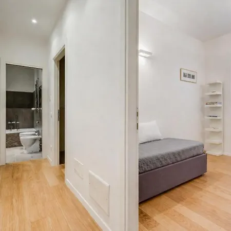 Micol's Place, Bright 2 Rooms, 2 Toilets, Near Metro, 80 Mq