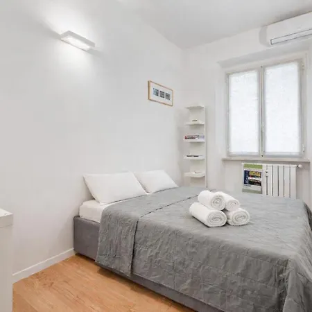 Micol's Place, Bright 2 Rooms, 2 Toilets, Near Metro, 80 Mq Appartement Rome