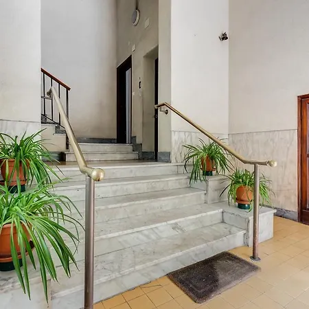 Apartment Micol'S Place, Bright Apt 2 Rooms, 2 Toilets, Near Metro, 80 Mq