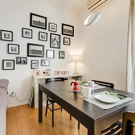 Apartment Micol'S Place, Bright Apt 2 Rooms, 2 Toilets, Near Metro, 80 Mq