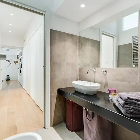 Micol'S Place, Bright Apt 2 Rooms, 2 Toilets, Near Metro, 80 Mq Rom