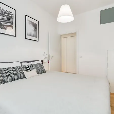 Micol'S Place, Bright Apt 2 Rooms, 2 Toilets, Near Metro, 80 Mq Rom