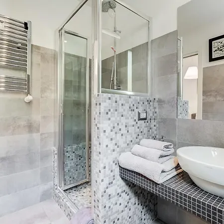 Micol'S Place, Bright Apt 2 Rooms, 2 Toilets, Near Metro, 80 Mq Rom