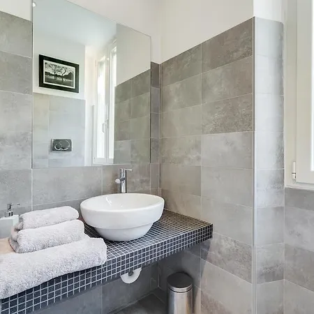 Micol'S Place, Bright Apt 2 Rooms, 2 Toilets, Near Metro, 80 Mq Apartment